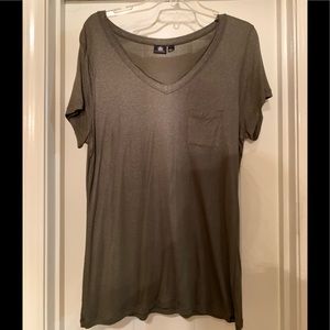 Rock & Republic Shimmery Tee Size L